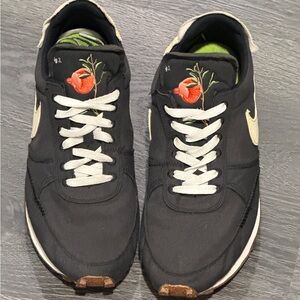 Nike DBREAK POMEGRANATE Athletic Shoes